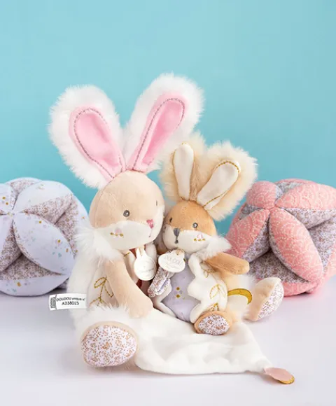 Doudou et Compagnie Balle d'activités Lapin de sucre - Rose - 15 cm> Balles Sensorielles