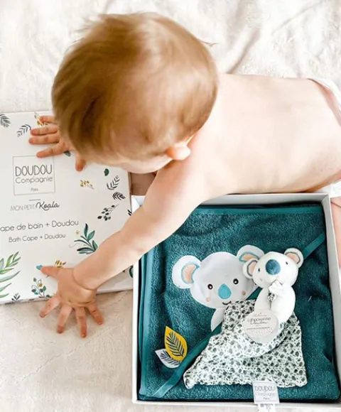 Doudou et Compagnie Coffret cadeau cape de bain et Doudou Yoca le koala - 80 x 80 cm> Doudou Mouchoir|Cape De Bain