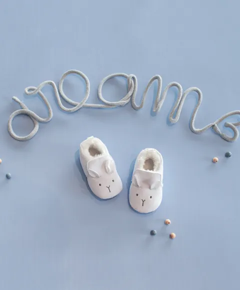 Doudou et Compagnie Coffret chaussons Bébé blancs - 0/6 mois> Chaussons