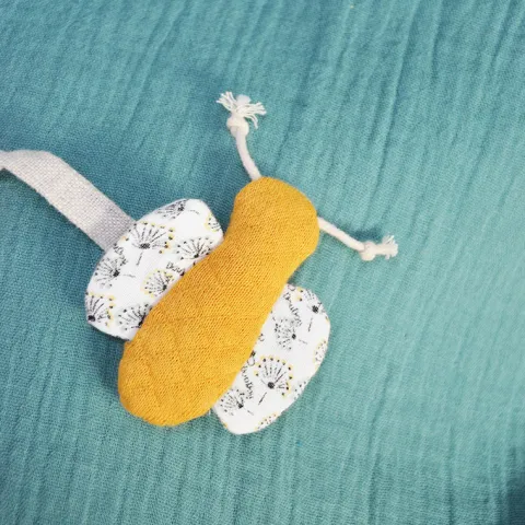 Doudou et Compagnie Poupée en coton BIO bleue et blanche - Pollen - 25 cm> Poupées De Chiffon