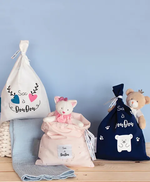 Doudou et Compagnie Sac à Doudou "Mon Doudou + fort que tout" 22 x 35 cm - Unicef> Sac À Doudou