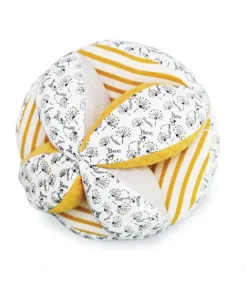 Doudou et Compagnie Balle d'éveil bébé avec Hochet intégré - Pollen l'abeille en coton BIO - 15 cm - Modèle aléatoire