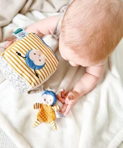 Doudou et Compagnie Cube d'activités Pollen l'abeille en coton BIO 10 X 10 cm