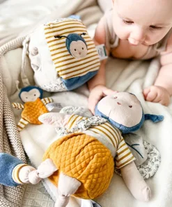 Doudou et Compagnie Cube d'activités Pollen l'abeille en coton BIO 10 X 10 cm