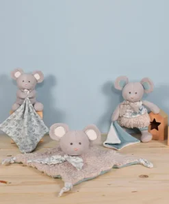 Doudou et Compagnie Doudou carré plat Souris grise en coton BIO- 25 cm