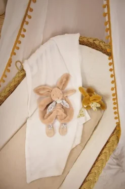 Doudou et Compagnie Lapin DOUDOU® - Peluche lapin jaune moutarde avec doudou assorti - 16 cm