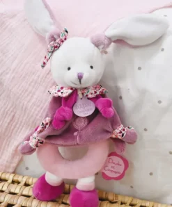 Doudou et Compagnie Peluche hochet Cerise le lapin rose - 19 cm