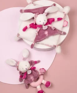 Doudou et Compagnie Peluche hochet Cerise le lapin rose - 19 cm